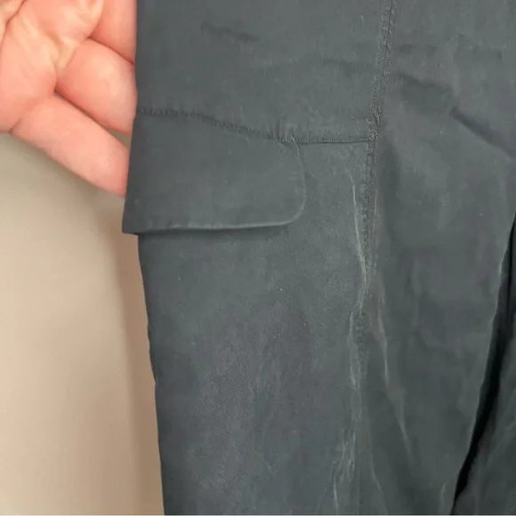 Lululemon Metropolis Maven High Rise Crop Size 4 Black Cargo Pant - Picture 6 of 12